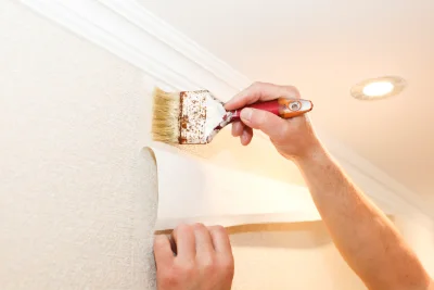 Pose de papier peint à Piedicroce — revêtements muraux et toiles de verre
